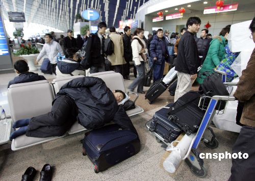  罗马客场遭遇暴雪，航班延误赛前险迟到  